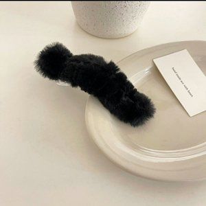 Lazy style black female grip